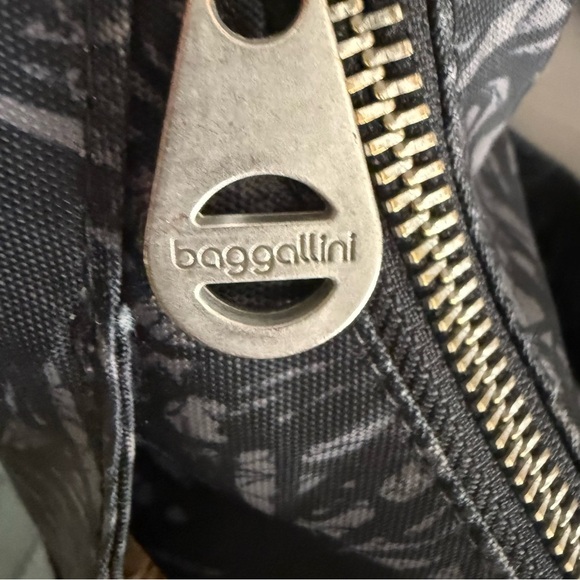 Baggallini Crossbody/Shoulder Bag - Picture 7 of 14